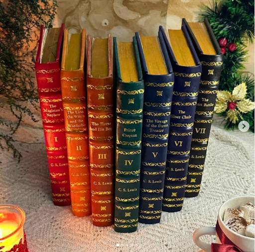 Luxury Leather-Bound Christmas Gifts for Employees and Book Lovers banner